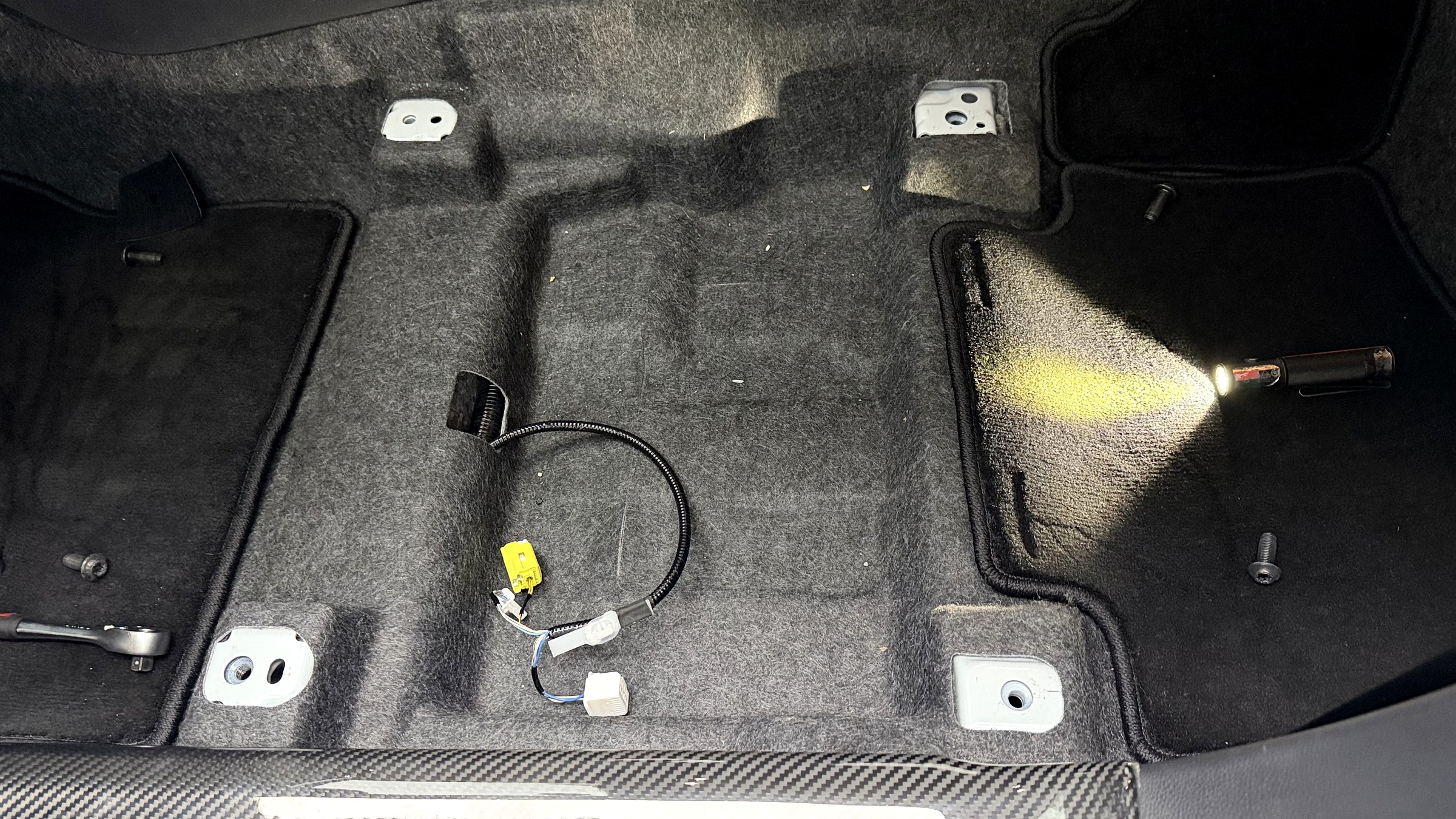 จุดยึดเบาะบนแชสซี Toyota GR Yaris Gen 2 หลังถอดเบาะเดิม