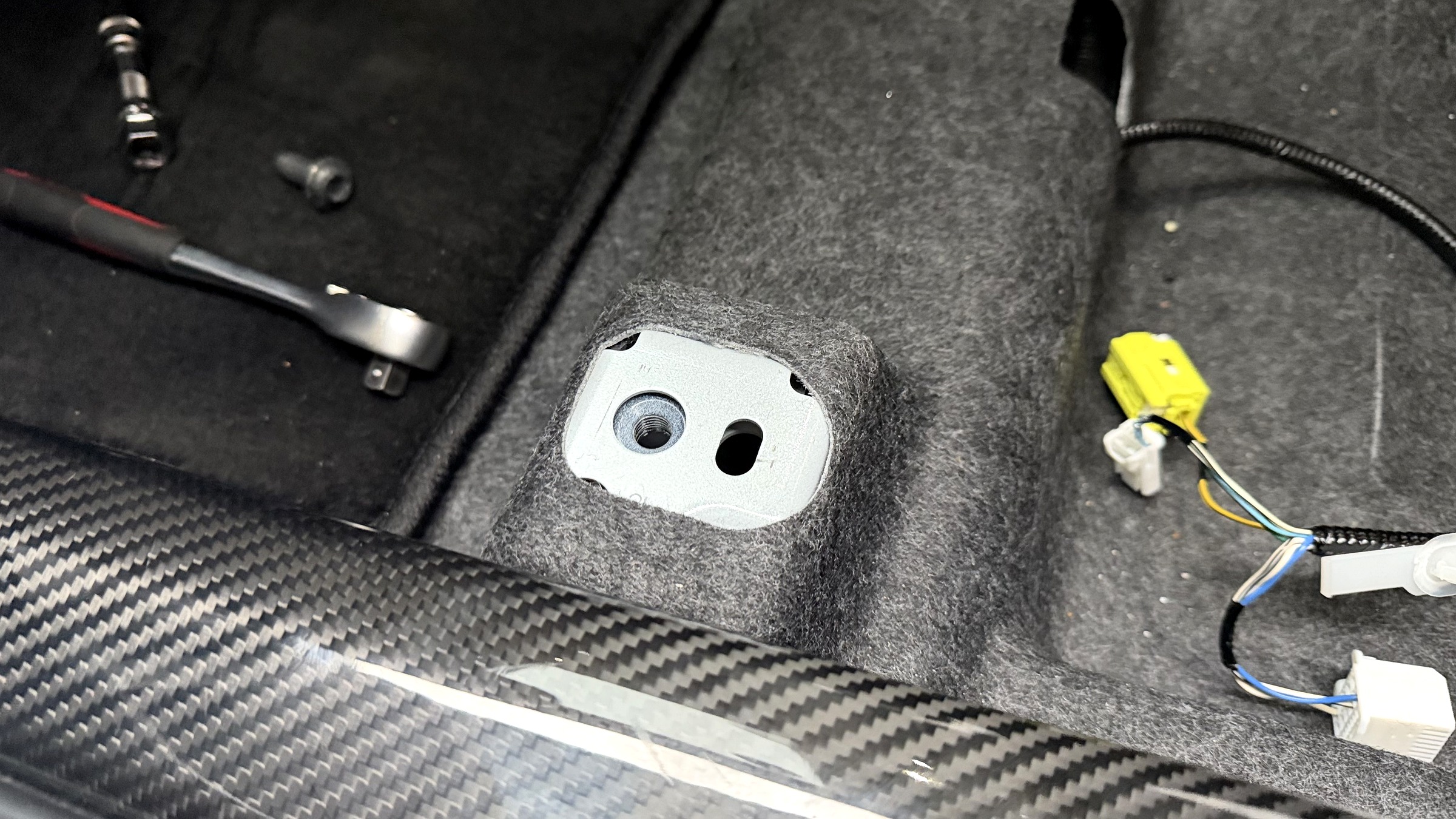 จุดยึดเบาะ GR Yaris สวยใสไร้รอยหลังติดตั้งเบาะ Recaro