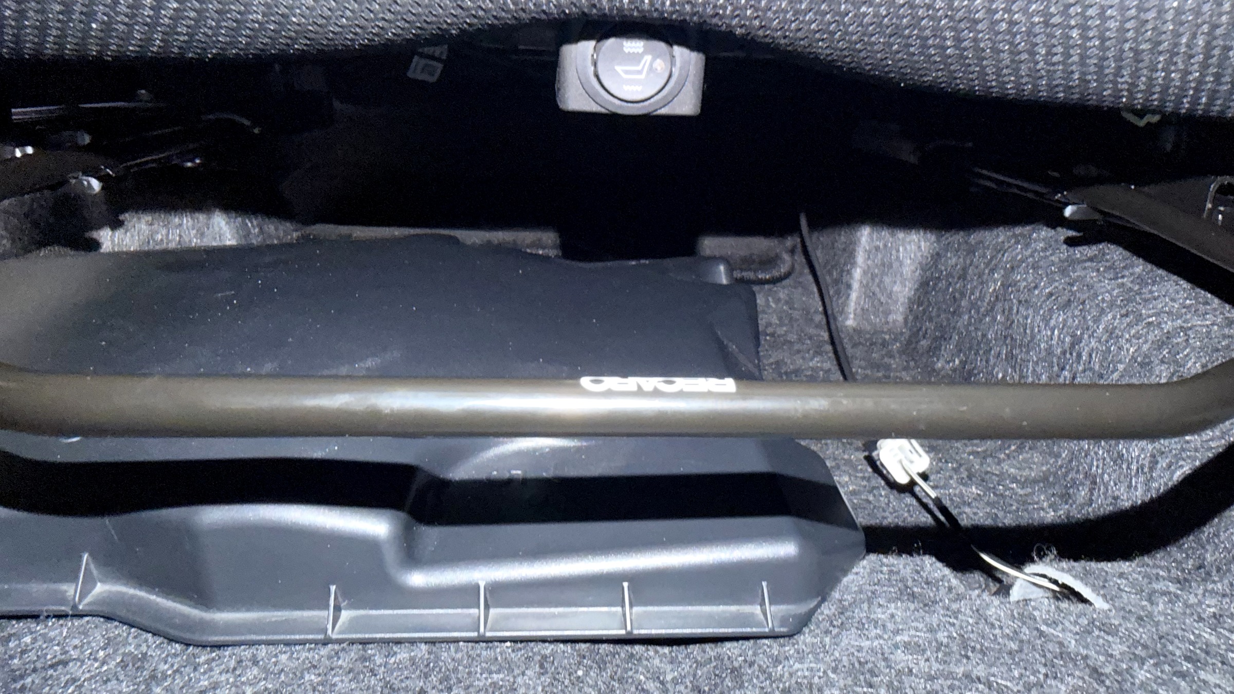 สายไฟใต้เบาะ Recaro SR-S เก็บเรียบร้อยเหลือเส้นเดียว ฝั่งคนขับ