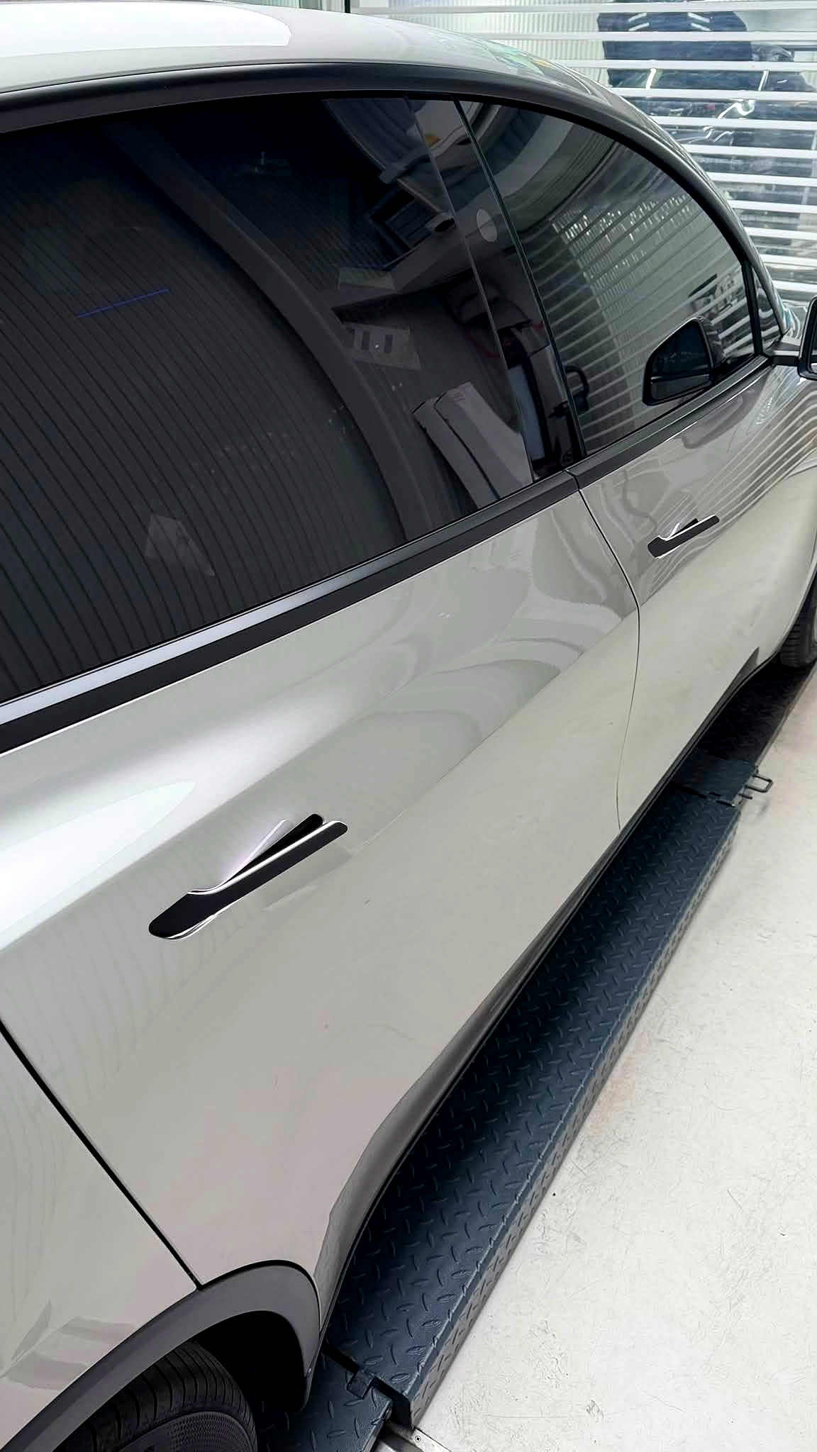 ด้ามประตูออโต้ RGB Tesla Automatic Door Handle ยื่นออกมาอัตโนมัติ ติดตั้งที่ G-FORCE