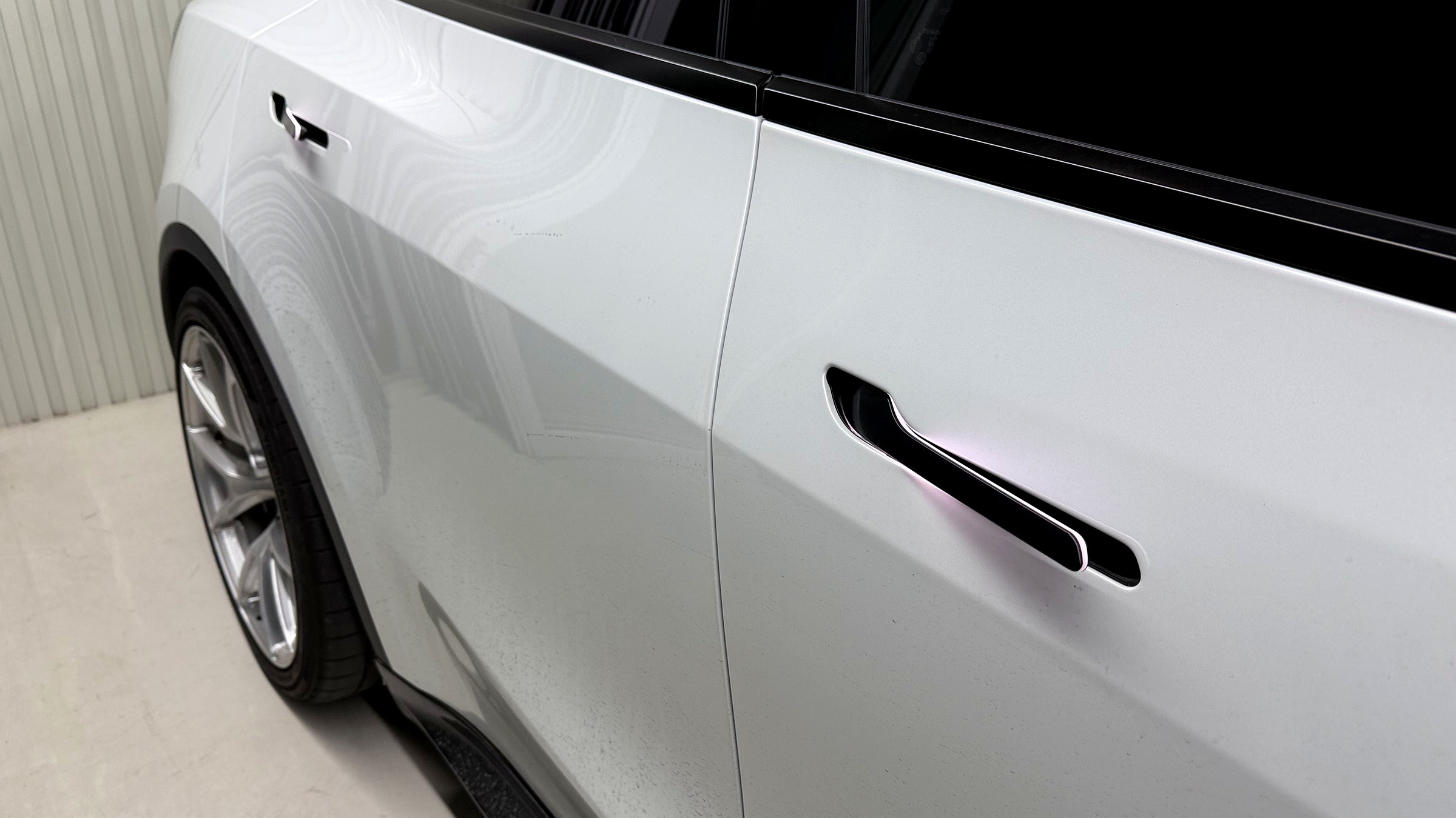 ด้ามประตูออโต้ RGB Tesla ไฟที่ด้ามเปลี่ยนสีได้ ปกติตั้งไว้เป็นสีขาว ติดตั้งที่ G-FORCE