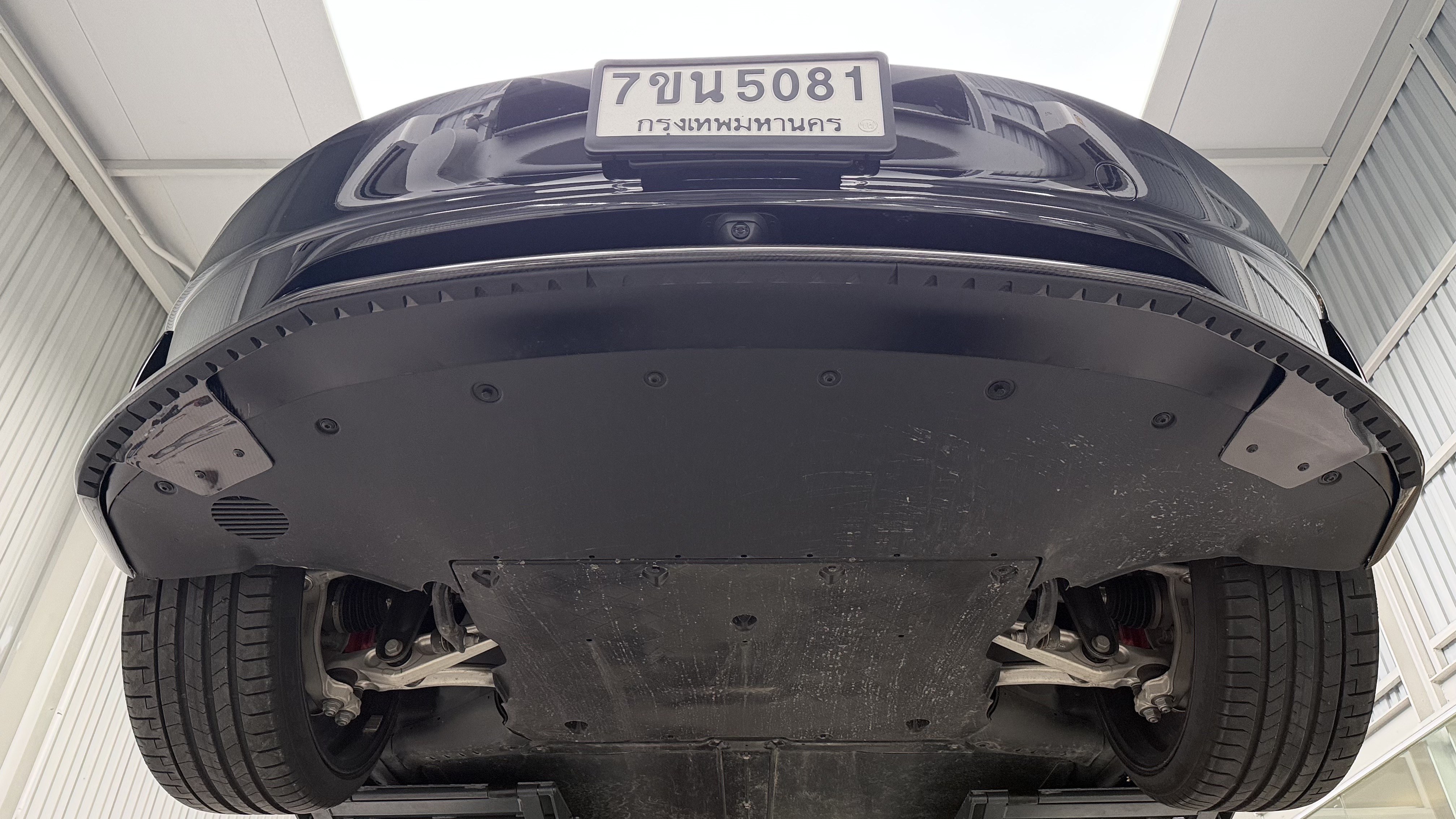 แผ่นกันรอยลิ้นหน้า ADRO Tesla Model 3 — ติดตั้งสวยงาม