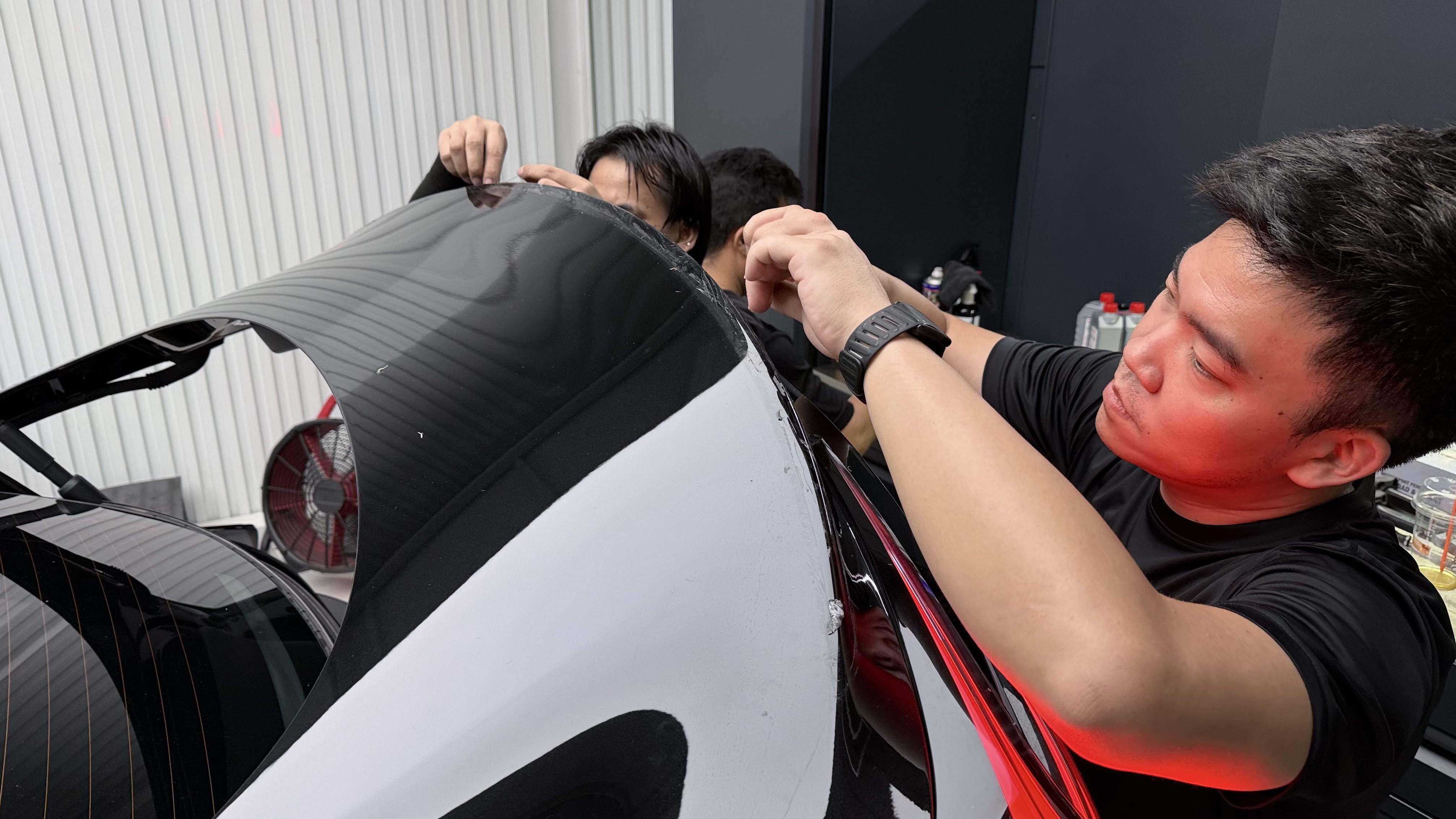 ถอดสปอยเลอร์เดิม Tesla Model 3 Performance