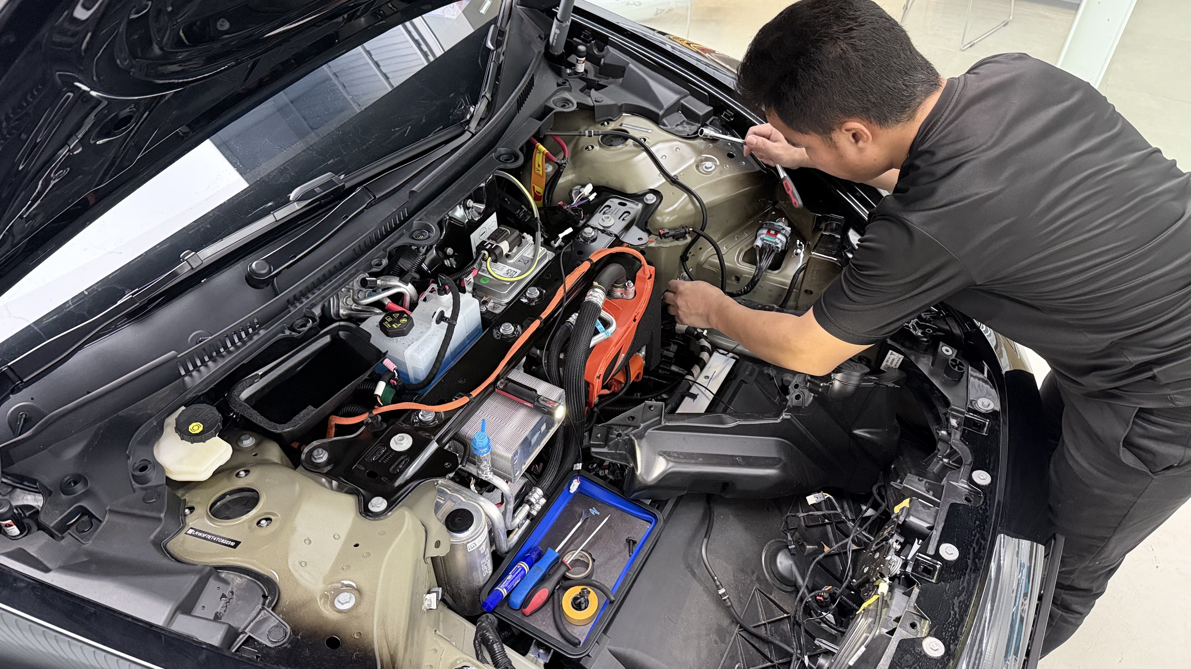 ติดตั้งฝากระโปรงหน้าไฟฟ้า Electric Frunk Tesla Model 3 Performance