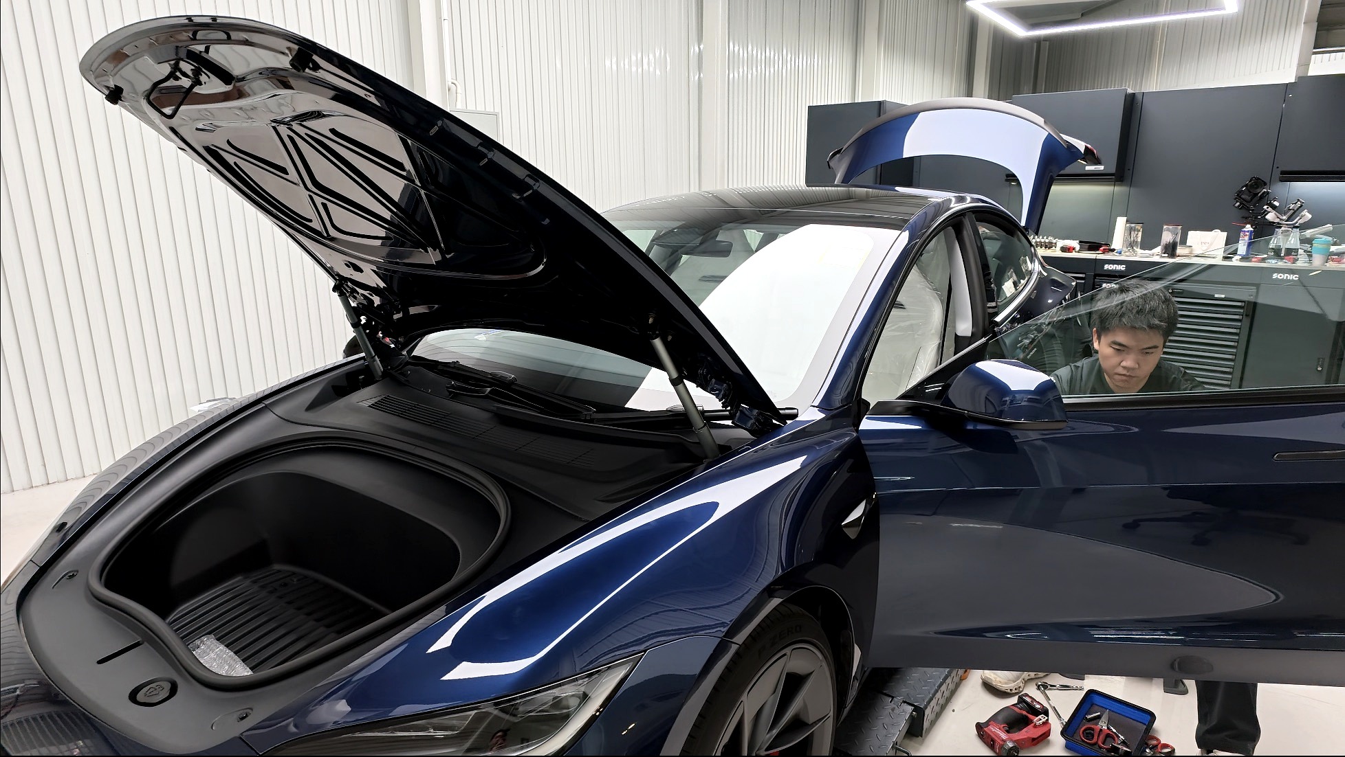 ฟังก์ชั่นเทสล่า Tesla Model 3 Performance ด้ามประตูออโต้ ประตูดูด Soft Close และฝาหน้าไฟฟ้า ติดตั้งที่ G-FORCE