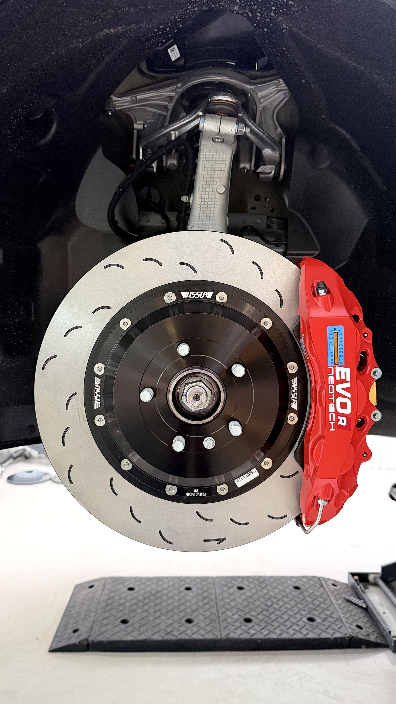 ชุดเบรค NeoTech เทสล่า Model 3 Performance และจาน Racing ขนาด 400mm ติดตั้งเสร็จ