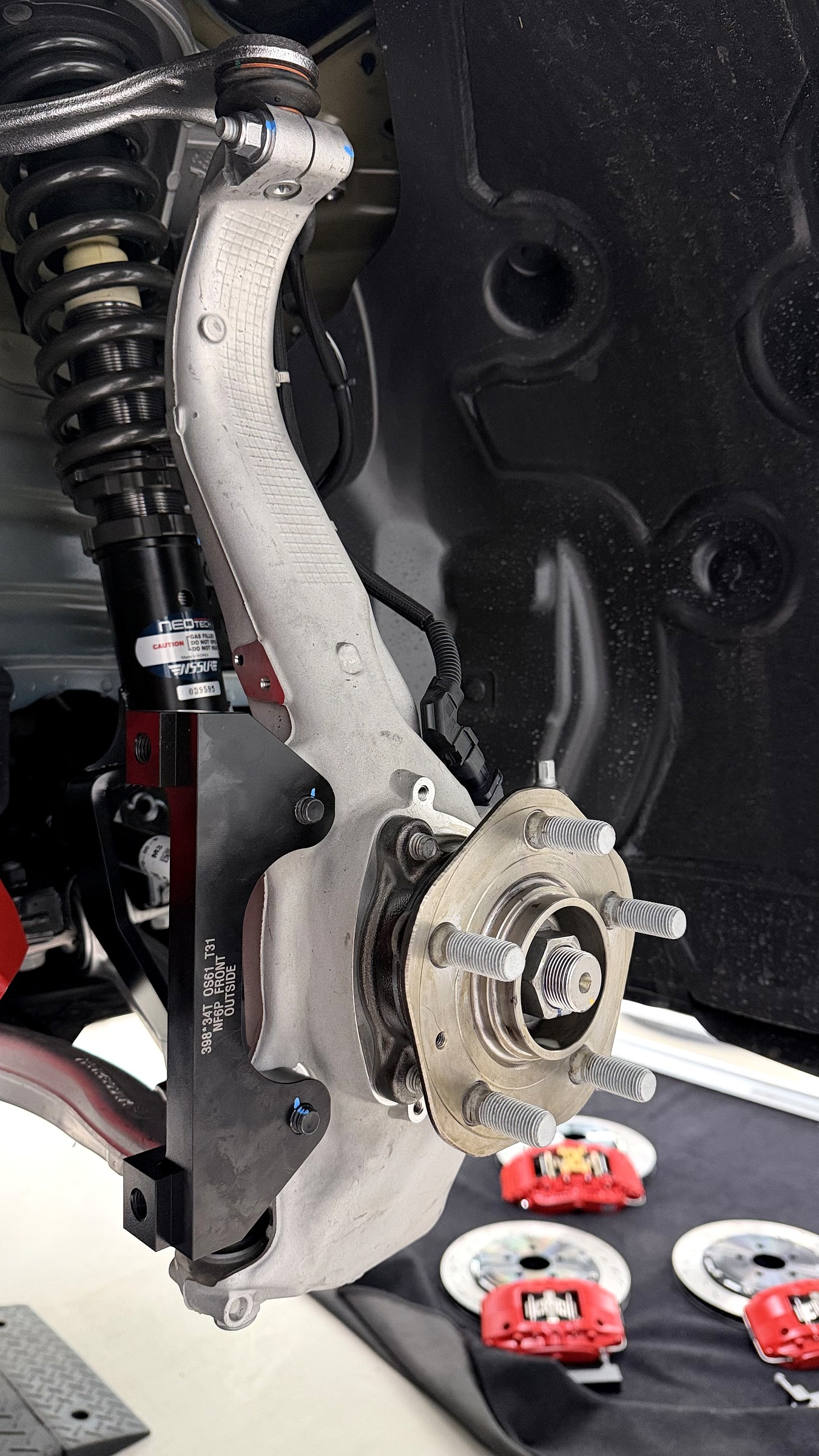 ขายึดคาลิปเปอร์ NeoTech ขันปอนด์ และดุมล้อทา Rust Converter บนเทสล่า Tesla Model 3 Performance