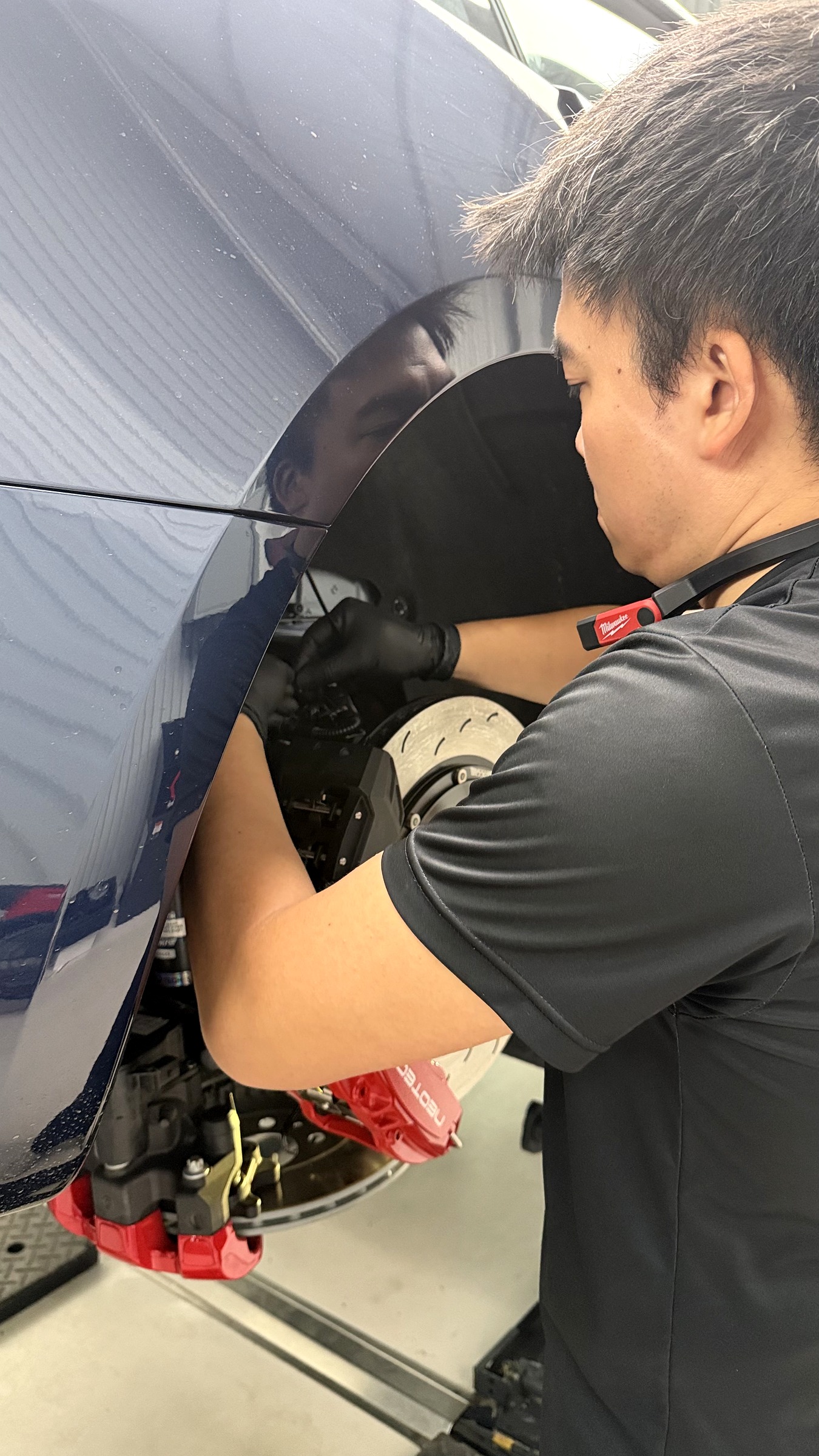 คุณกึงเก็บงานสายเบรคหลังบนเทสล่า Tesla Model 3 Performance