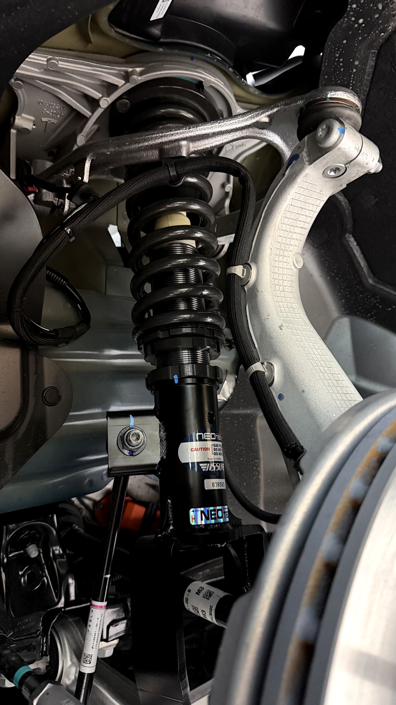 ติดตั้งโช้คหน้า NeoTech ขันปอนด์โรงงานทุกจุด เทสล่า Tesla Model 3 Performance