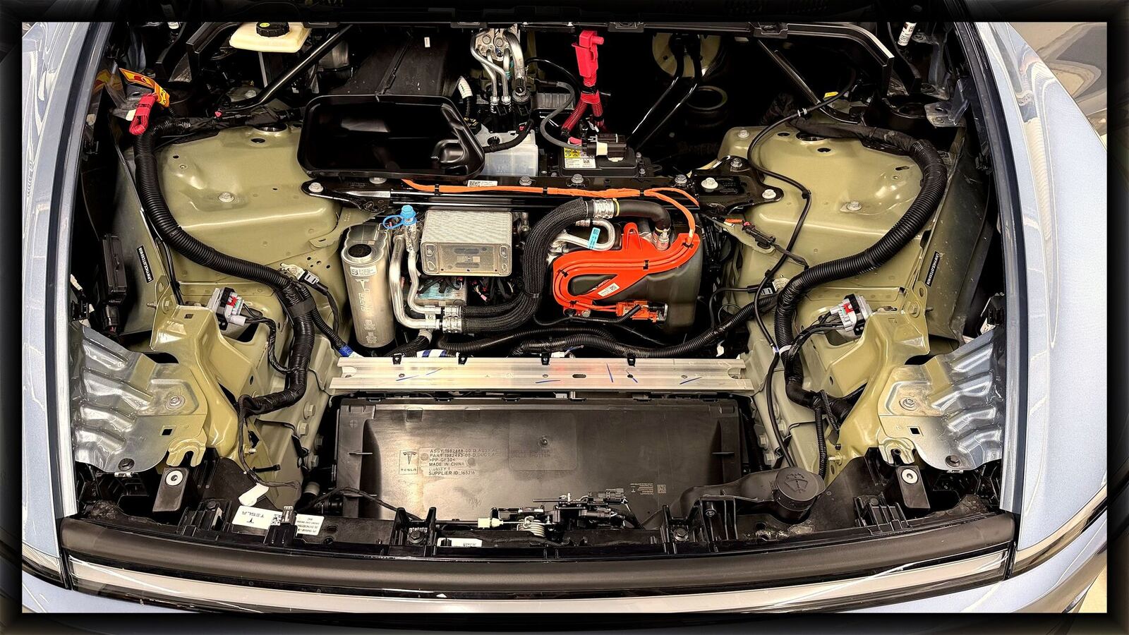 ห้อง Frunk Tesla Model Y หลังติดตั้ง Automatic Frunk — ไม่เห็นสายไฟที่เพิ่มเข้ามา G-FORCE Thailand