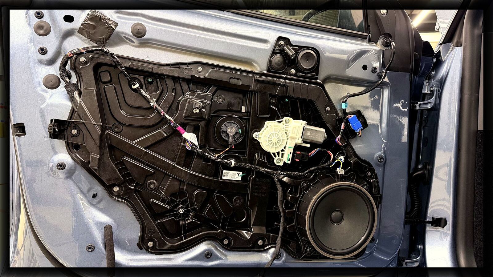 ชิ้นส่วน trim Tesla Model Y หลังประกอบกลับ — กิ๊บครบทุกตัว G-FORCE Thailand
