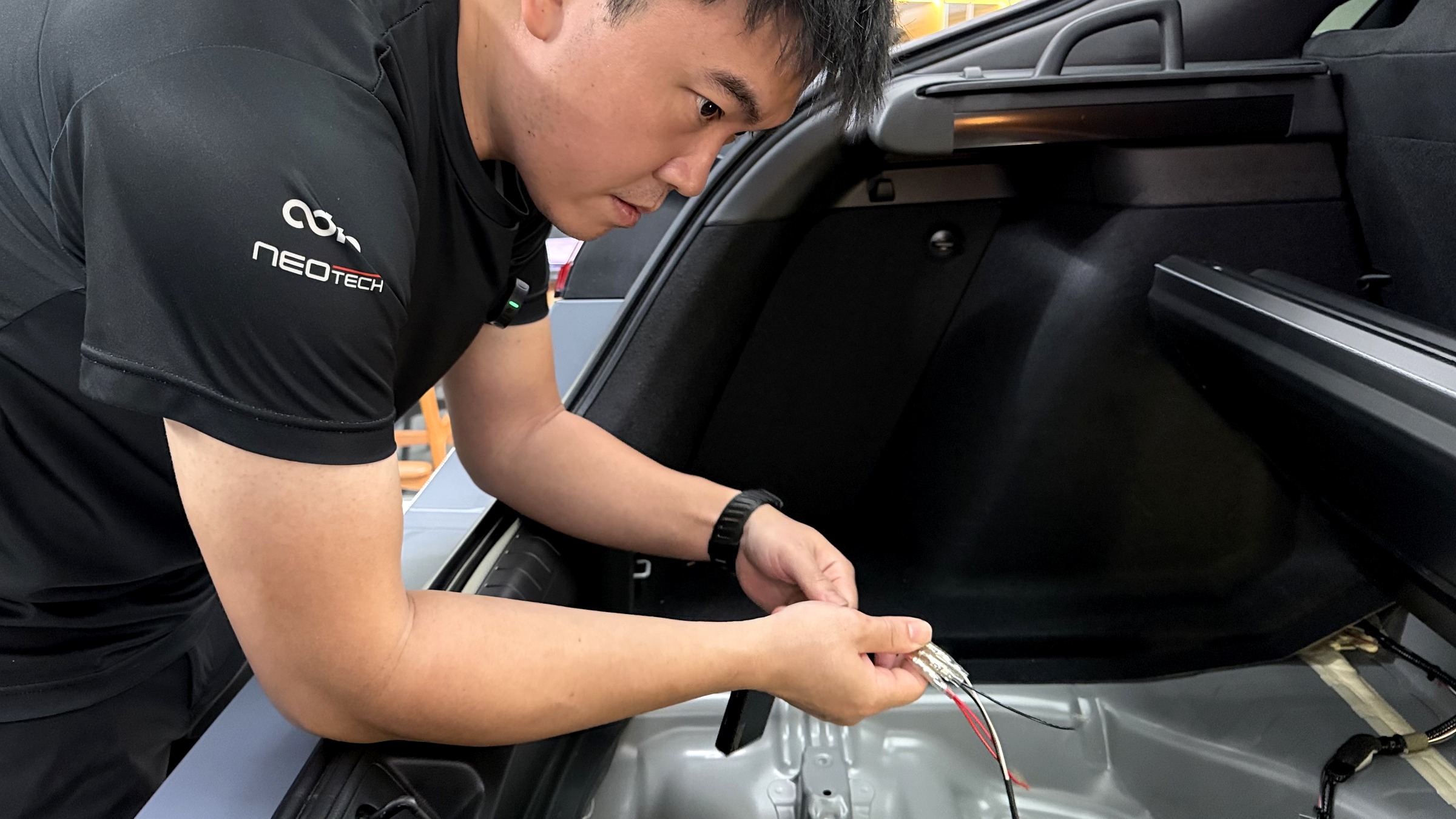 ติดตั้งกล่องควบคุมวาล์ว TACS ของท่อไอเสีย TNEER ใน Honda Civic Type-R FL5